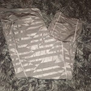 USED Old Navy Geometric Capri Workout Pants